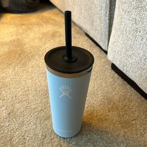 Hydroflask 22oz tumbler with straw lid - frost